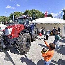 Imponenti trattori in esposizione. Agriumbria Fiera Nazionale Agricoltura, Zootecnia, Alimentazione